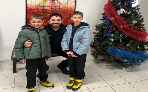 A sorpresa due bambini nella caserma dei Cc: “Volevamo augurare buon Natale”