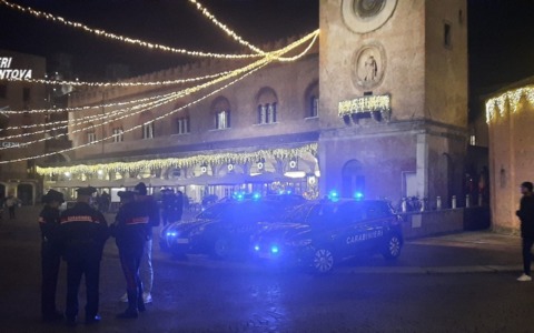Mantova: due arresti per droga. Donna su autobus senza biglietto aggredisce il controllore