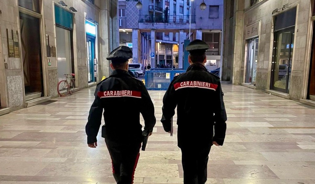 Quattro giovani entrano abusivamente in un palazzo di Galleria Ferri: tre sono minorenni