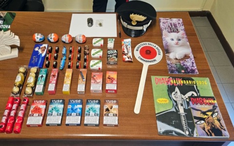 Dai lecca lecca alle sigarette, a più riprese ruba 300 euro di merce in tabaccheria