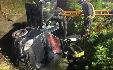 Esce per acquistare ricambi per l’auto: lo ritrovano 5 ore dopo nel fosso
