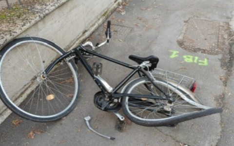 Ciclista 76enne non dà la precedenza e viene investito da un’auto: in ospedale in elisoccorso