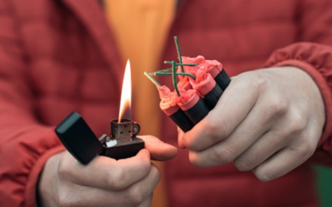 Sparare petardi e botti a Mantova: il divieto vale sempre (non solo a Capodanno)