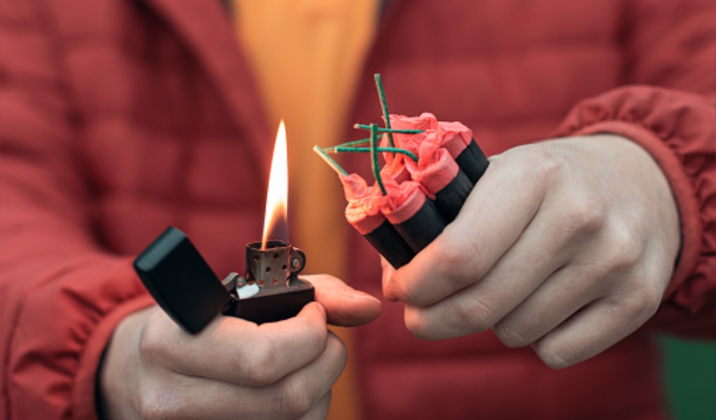 Sparare petardi e botti a Mantova: il divieto vale sempre (non solo a Capodanno)