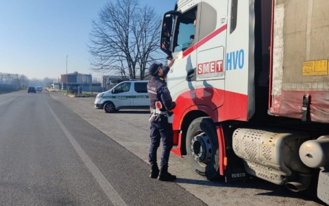 Divieto ai mezzi pesanti in via Brennero: nel 2025 raffica di sanzioni per oltre 30mila euro