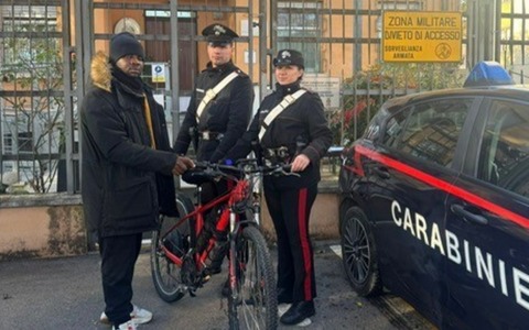 I carabinieri trovano due biciclette elettriche rubate e le restituiscono ai proprietari