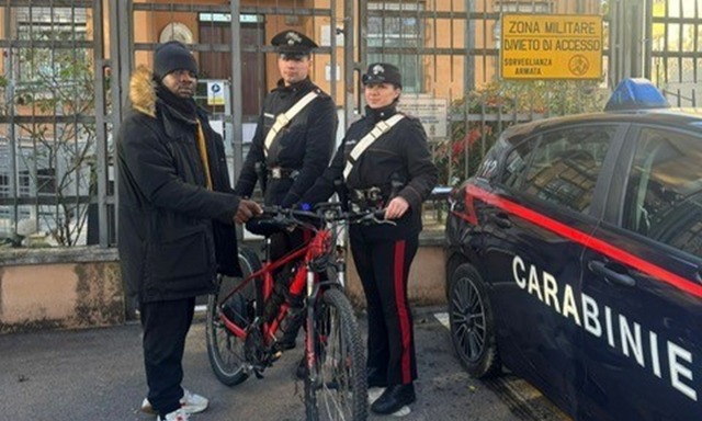 I carabinieri trovano due biciclette elettriche rubate e le restituiscono ai proprietari