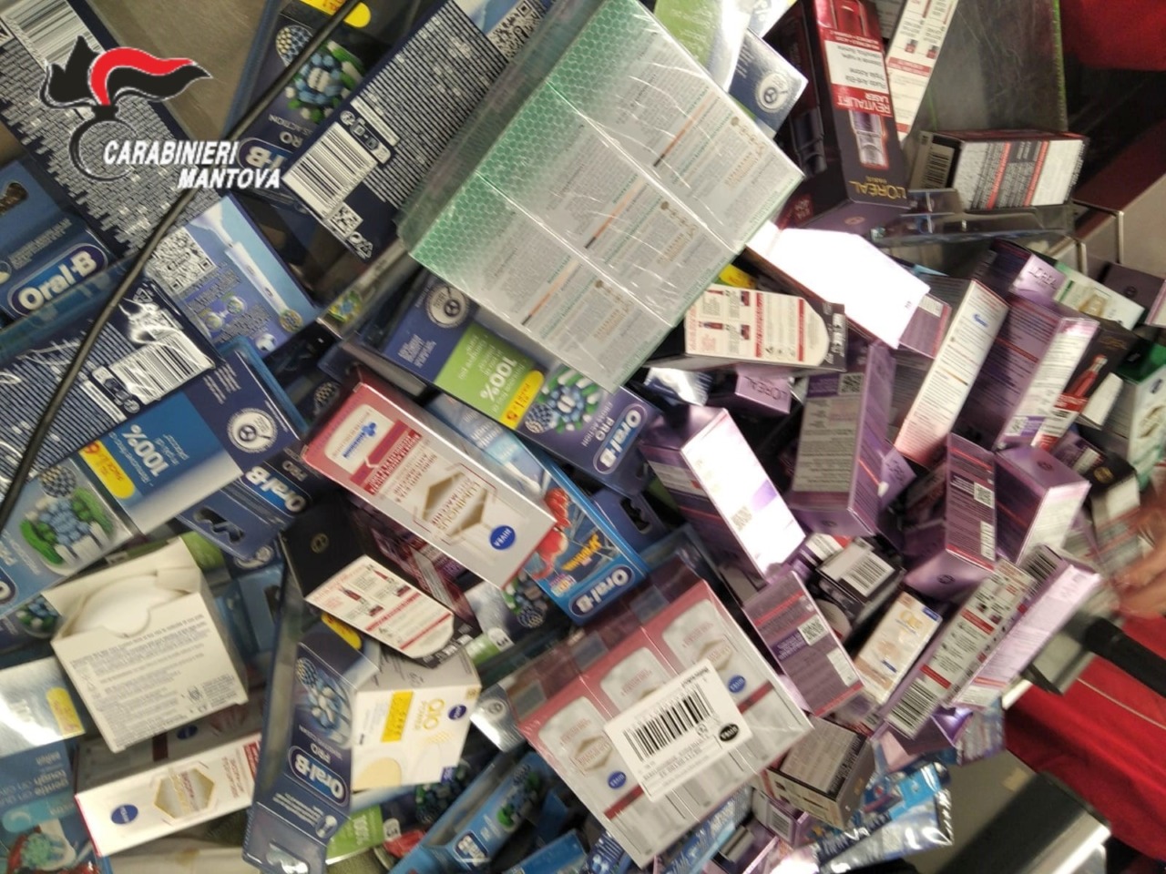 Parte della merce che il soggetto aveva provato a rubare