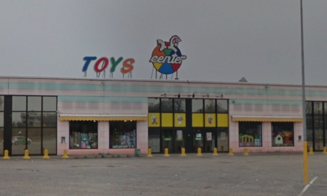 Bozzolo, rapina a mano armata al “Toys Center”: cassiera minacciata con una pistola