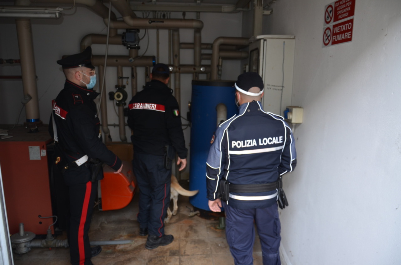 Controlli antidroga ai Cinque Continenti: una denuncia e sequestri