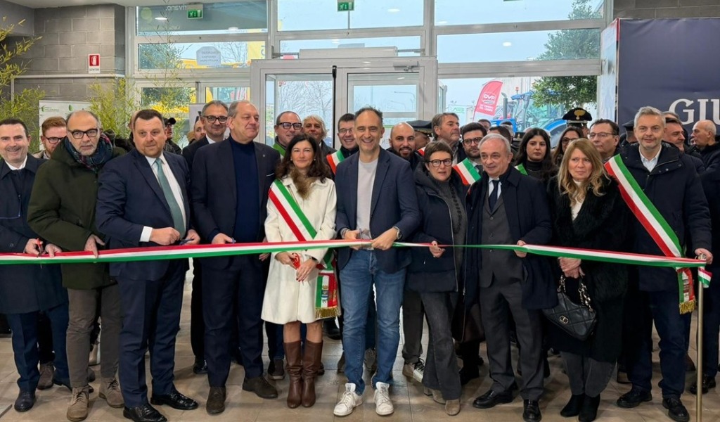L’assessore Beduschi inaugura “Bovimac” a Gonzaga: “Qui il cuore produttivo della Lombardia”