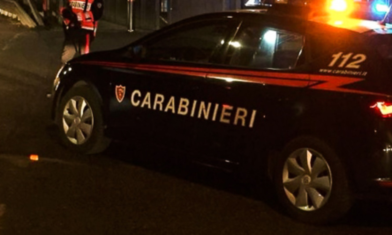 Esce di strada a Suzzara e urta tre auto, il 38enne era senza assicurazione auto