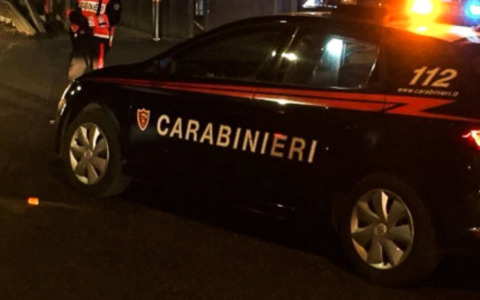 Esce di strada a Suzzara e urta tre auto, il 38enne era senza assicurazione auto