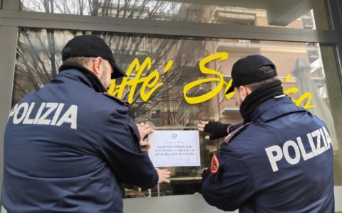 Punto di ritrovo di soggetti pericolosi e con precedenti: chiuso bar a Mantova