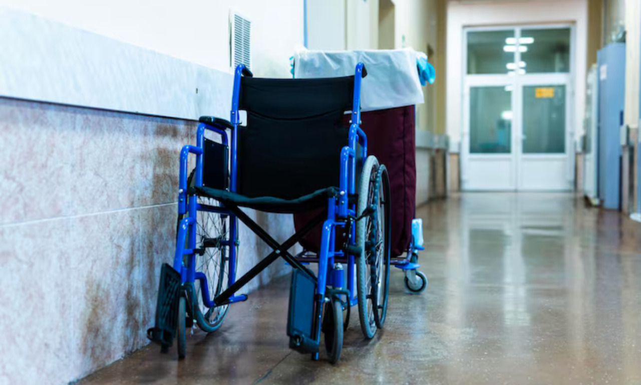 Fugge dal Poma e ruba una carrozzina, paziente 26enne denunciato