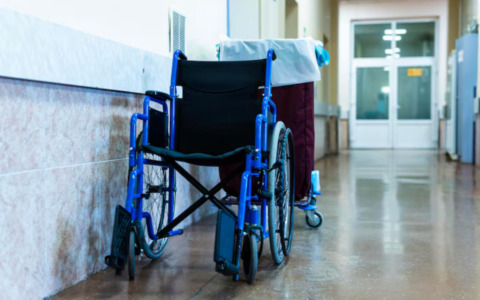 Fugge dal Poma e ruba una carrozzina, paziente 26enne denunciato