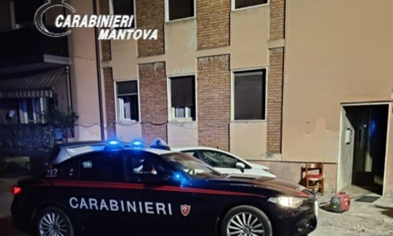 Incendio a Castiglione: evacuata una palazzina ai Cinque Continenti, tre persone in ospedale