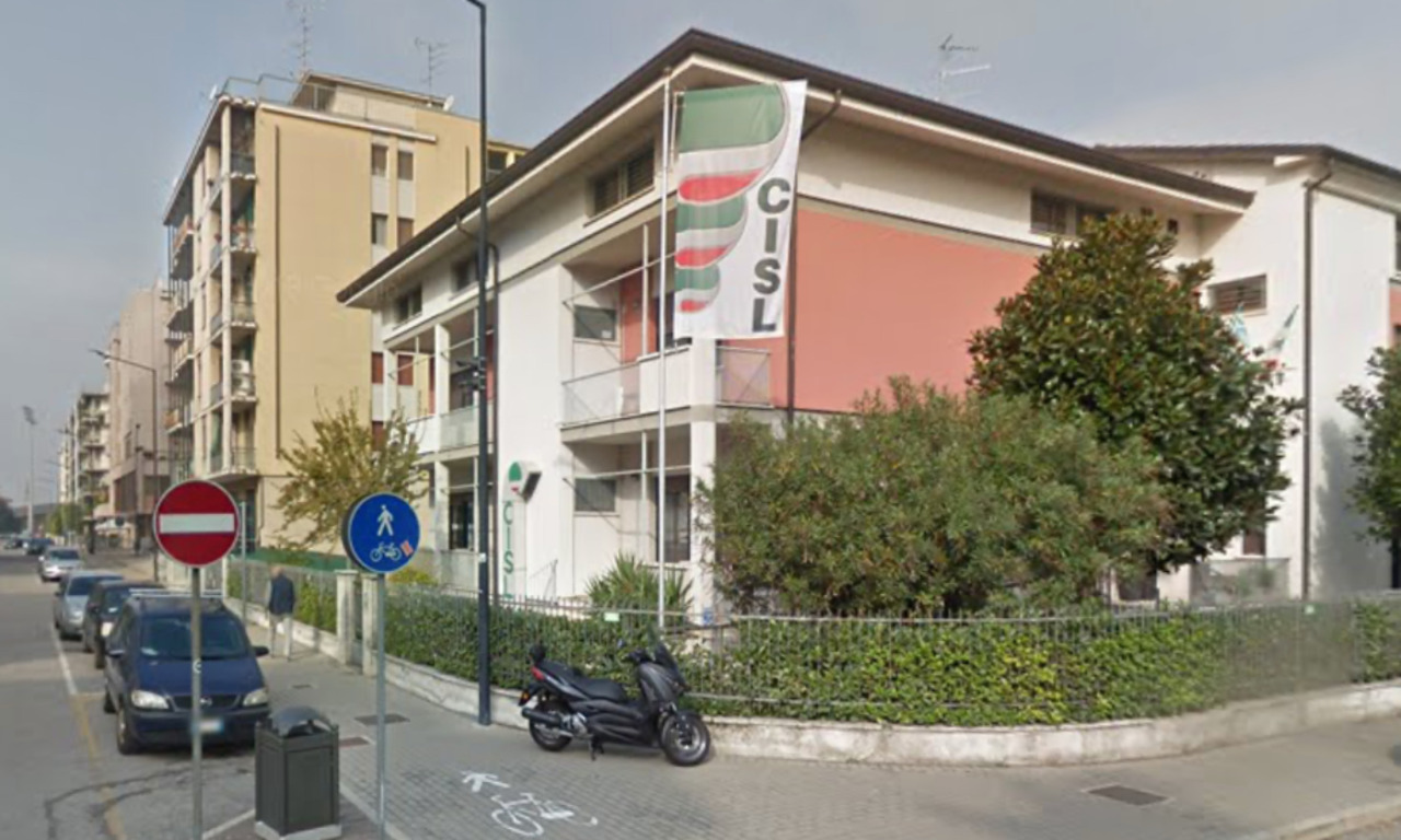 Ladri in azione alla Cisl di Mantova, rubati soldi e computer dalla sede di Valletta Valsecchi