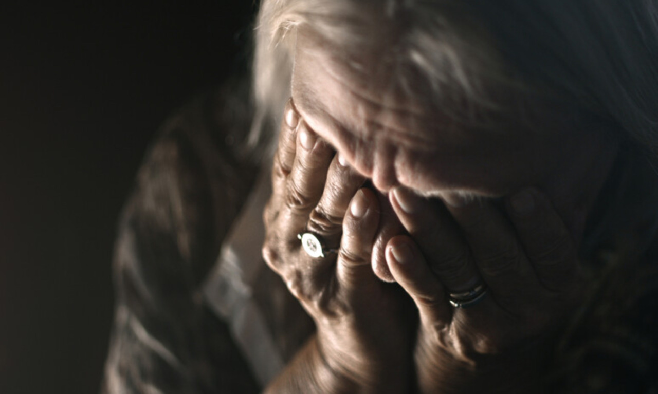 Minaccia con un coltello la madre disabile di 86 anni, 65enne arrestata a Mantova