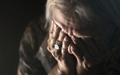 Minaccia con un coltello la madre disabile di 86 anni, 65enne arrestata a Mantova