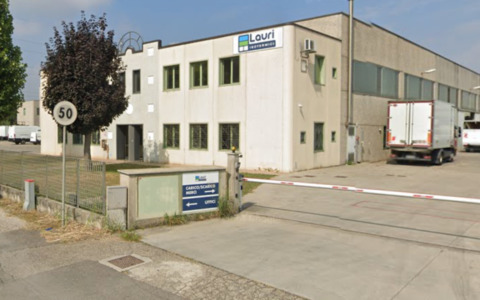 Colpito da un blocco di panni in un’azienda di Mantova, 24enne in ospedale