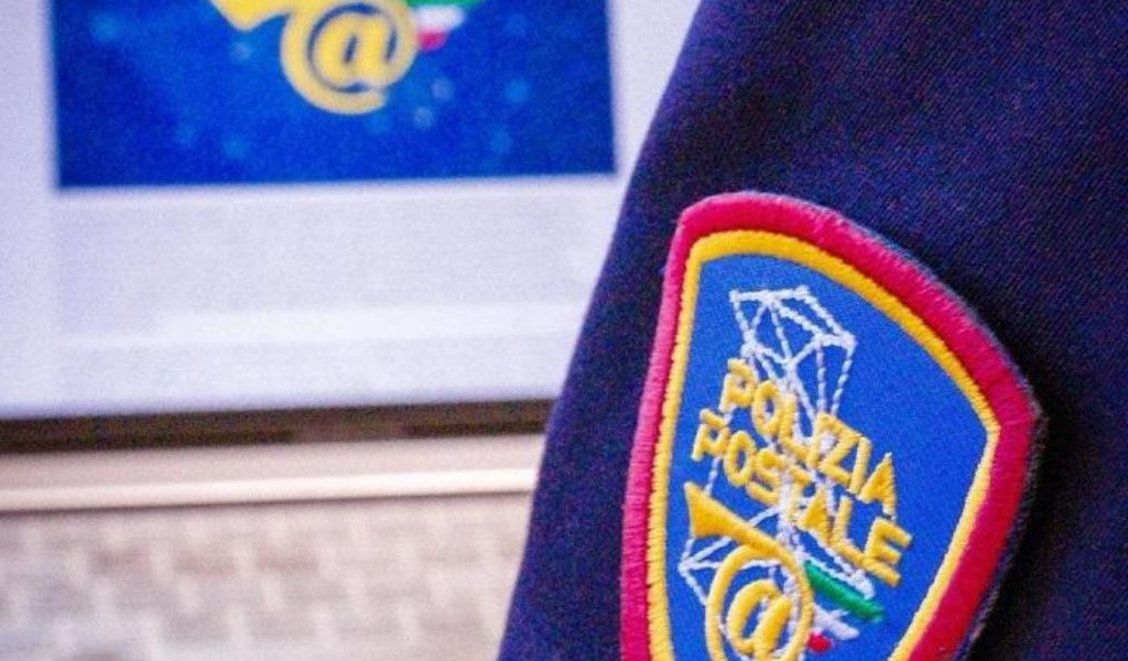 Centinaia di file pedopornografici nello smartphone, scatta l’arresto per un 55enne