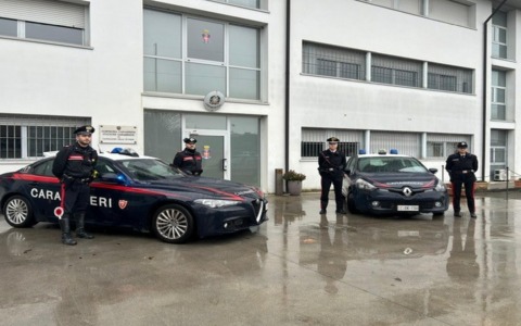 “Schiamazzi dall’abitazione”: arrivano i carabinieri, ma una donna morde un militare