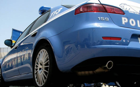 Anziana cade in strada per un malore: salvata dai poliziotti della Squadra Volante