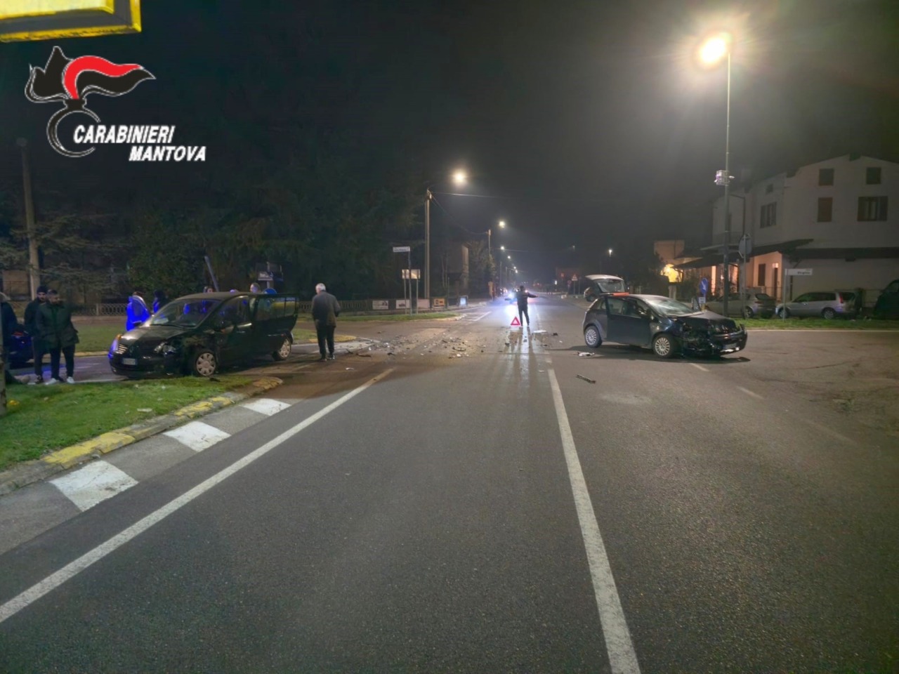 Un'immagine dei due veicoli dopo l'incidente