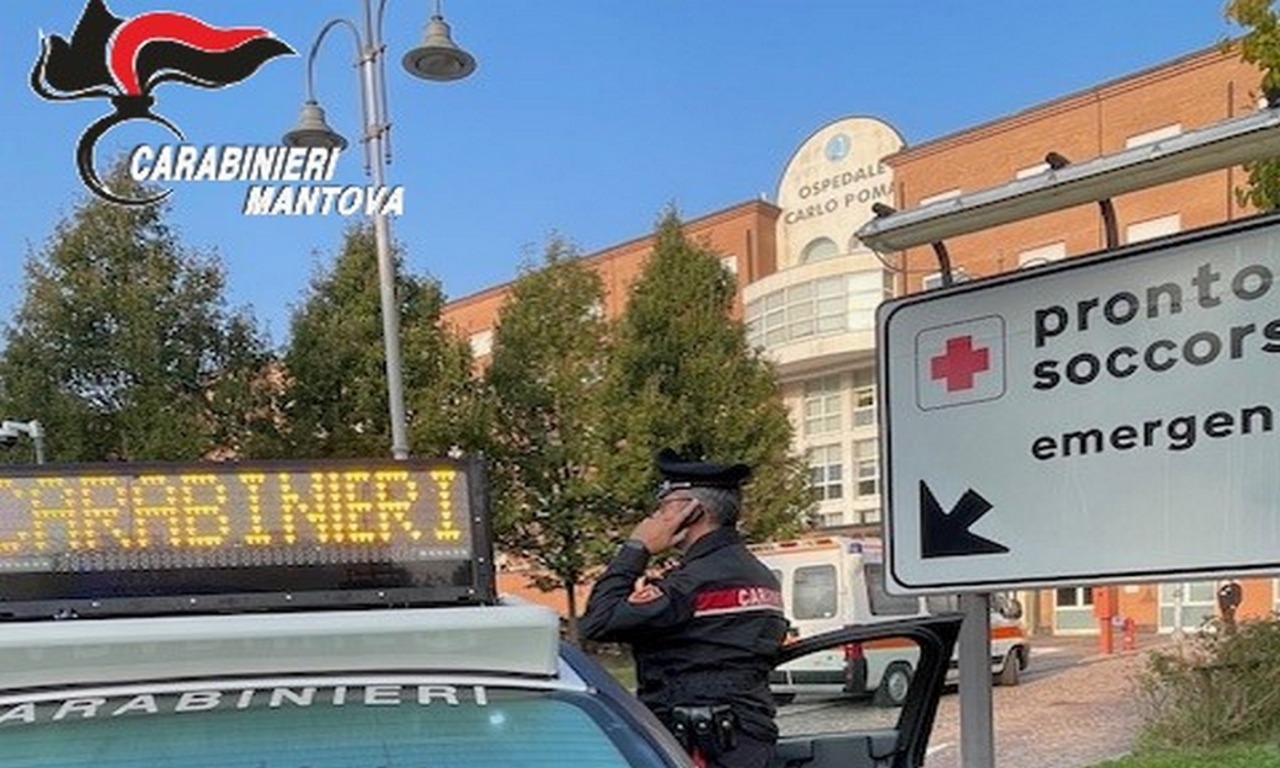 Ubriaco in pronto soccorso: calci e pugni ai sanitari e poi se la prende anche coi Cc