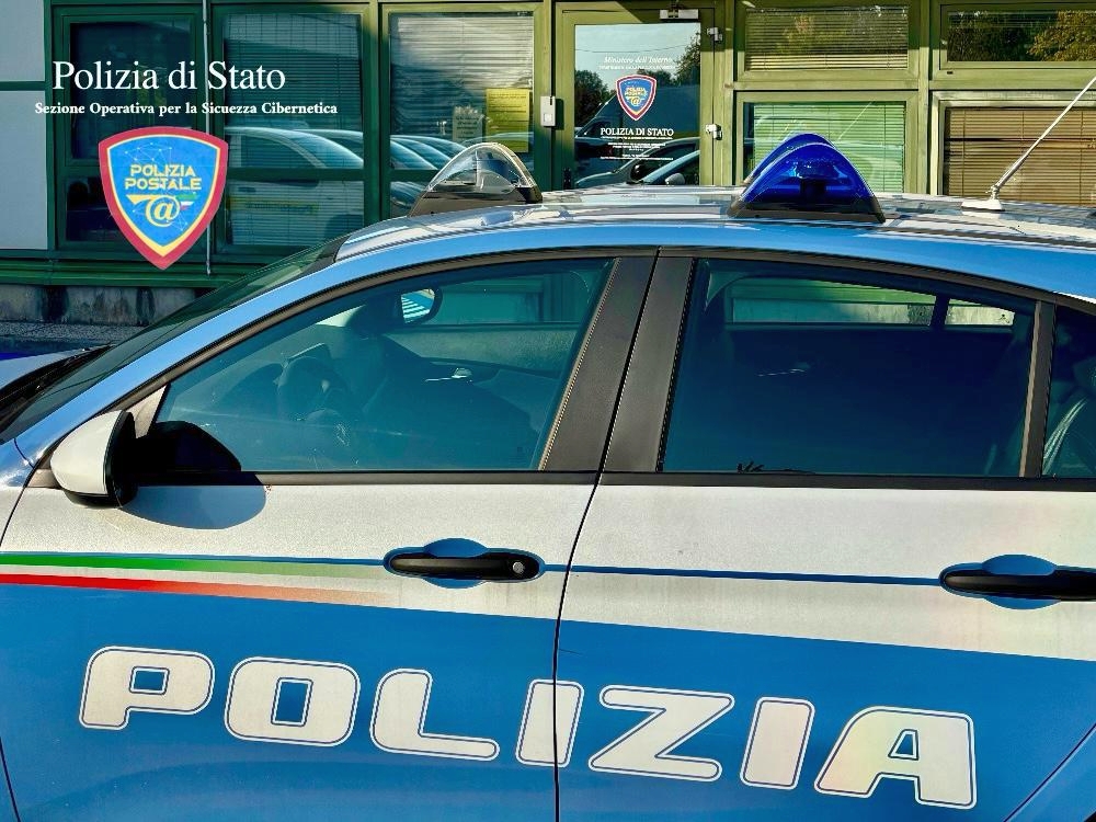 Le indagini sono state condotte dalla polizia postale di Mantova (foto di repertorio)