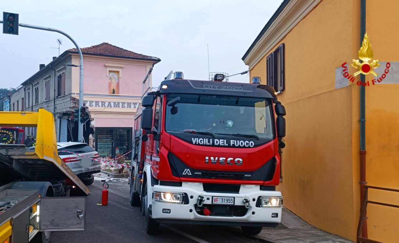 L'intervento dei soccorritori in centro a San Benedetto Po