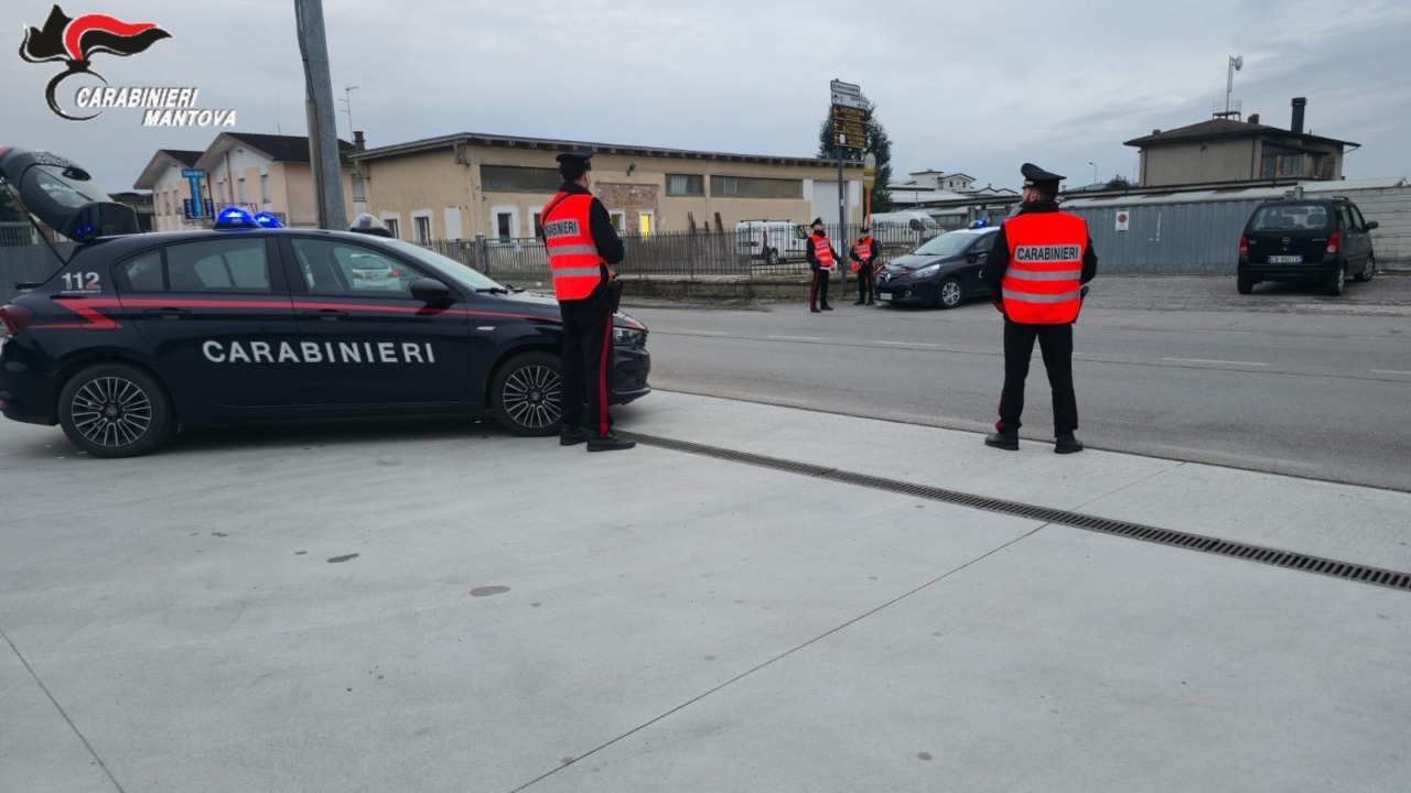 Ladri in trasferta, guidatori ubriachi e persone armate di mazze e coltelli: arresti e denunce a Curtatone