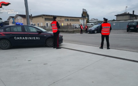 Ladri in trasferta, guidatori ubriachi e persone armate di mazze e coltelli: arresti e denunce a Curtatone