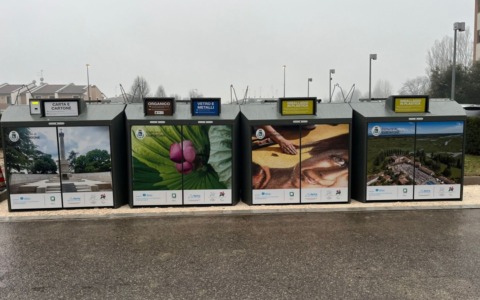 Rivoluzione “Smart” a Curtatone: i rifiuti ora si differenziano con un clic