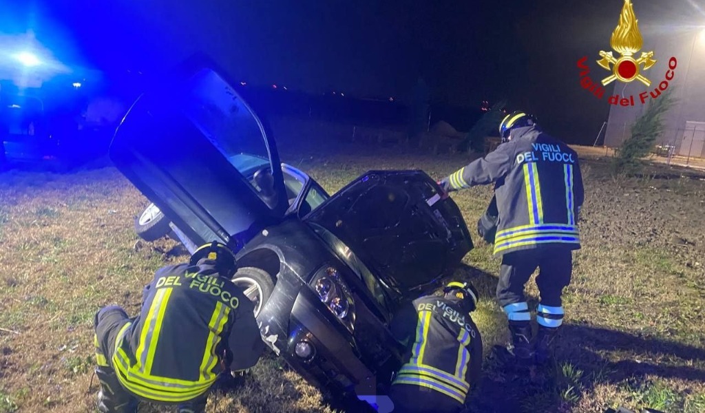 Auto si ribalta sulla provinciale tra Gonzaga e Moglia: 43enne in ospedale