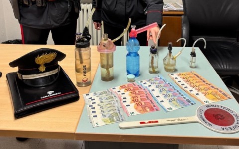 Malore dopo l’assunzione di droga, scatta il controllo: sequestrata “Monkey Dust” in casa di un anziano