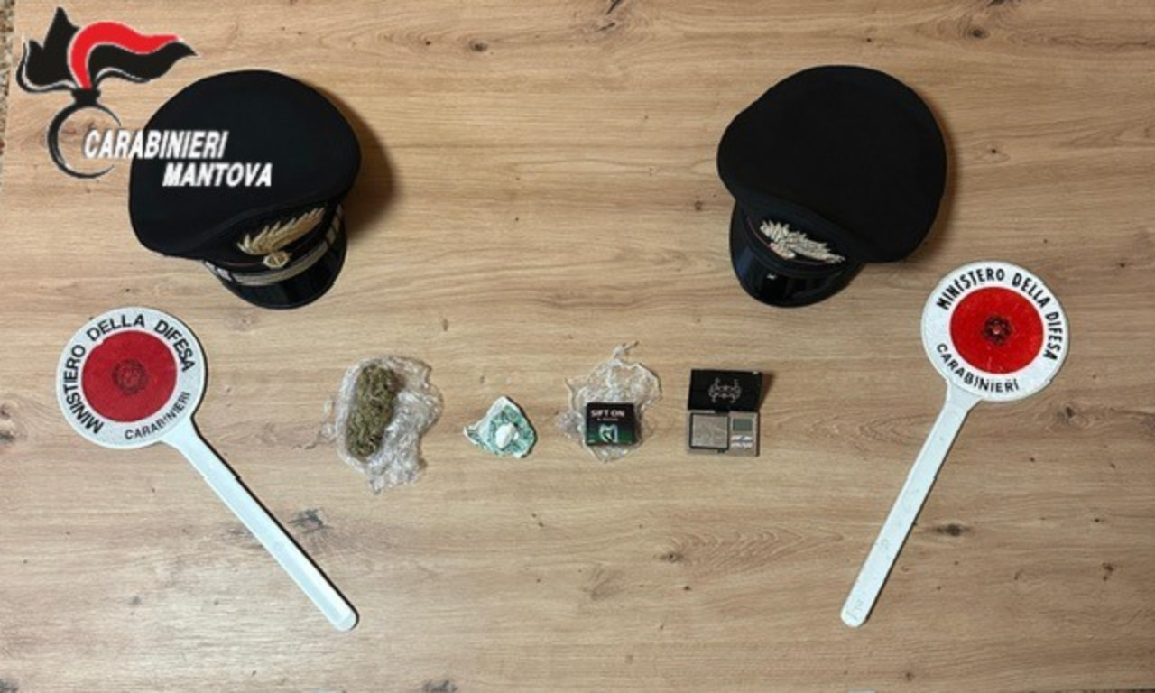 Pusher 25enne beccato a Gazzuolo: nascondeva hashish, cocaina e marijuana in camera