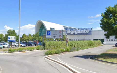 Ruba in un negozio del centro commerciale Il Gigante di Curtatone, 45enne denunciato