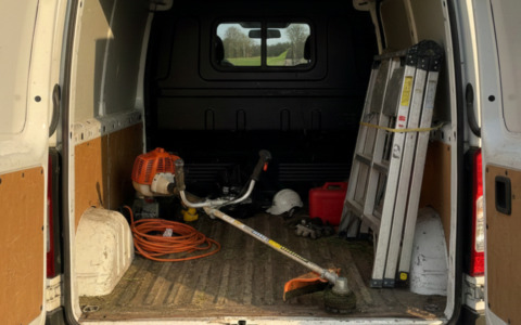 Rubano in una casa di Suzzara e nascondono il bottino in un furgone parcheggiato: coppia di ladri incastrata