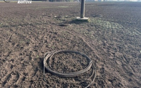 Maxi furto di rame ad Asola: rubati 10.000 metri di cavi dai tralicci dell’alta tensione