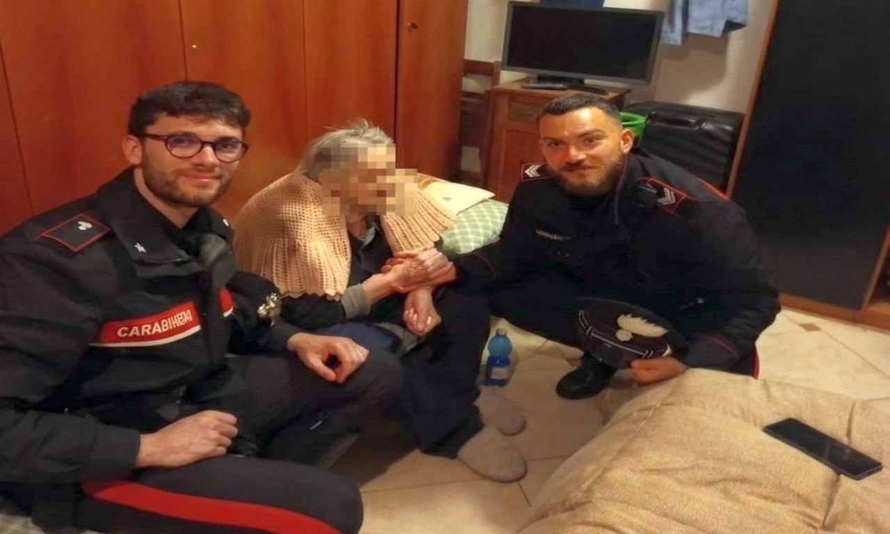 In giro sola, di notte e al freddo: un’anziana salvata dai carabinieri