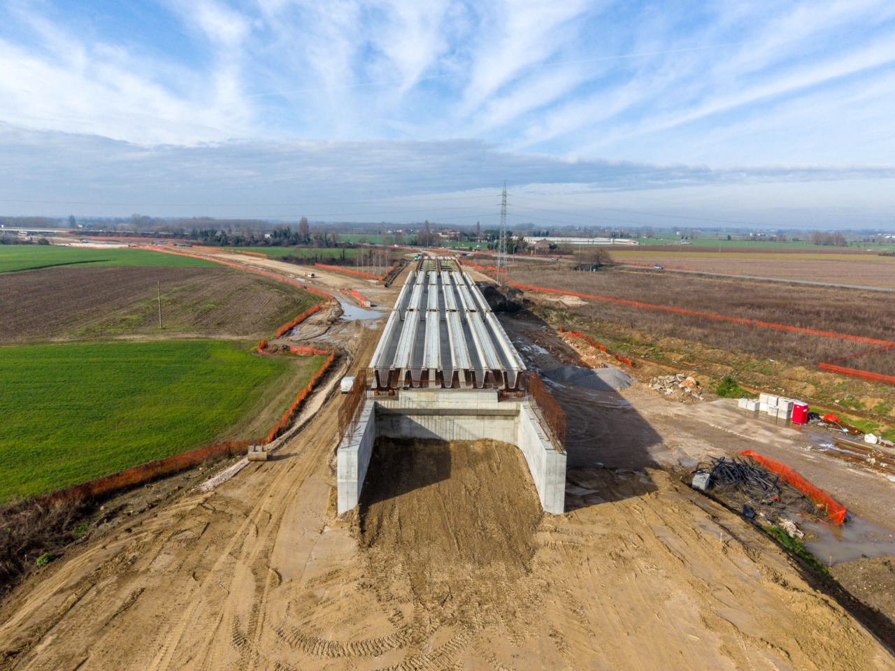 Raddoppio ferroviario, lavori avanti spediti: a giugno aprono due nuovi cavalcavia