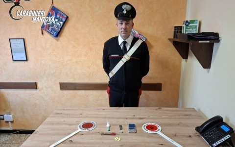 Minaccia i genitori per ottenere denaro per la droga: 25enne denunciato