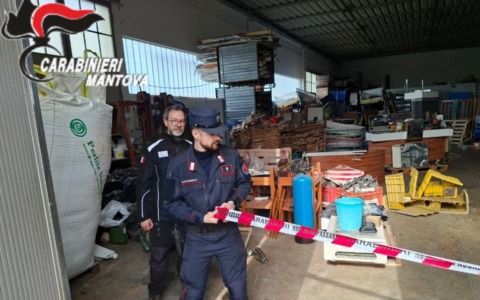 Discarica abusiva all’interno di un capannone: maxi sequestro a Pomponesco