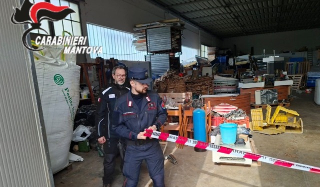 Discarica abusiva all’interno di un capannone: maxi sequestro a Pomponesco