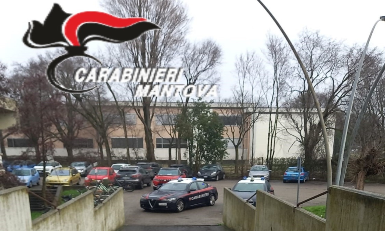 Aggressione davanti a scuola a Mantova: tre giovani denunciati dai Carabinieri