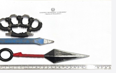 Sta andando a scuola ma nello zaino ha punteruolo, scalpello e un tirapugni