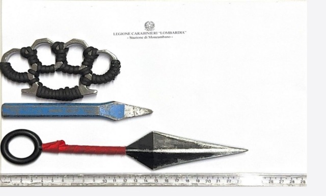 Sta andando a scuola ma nello zaino ha punteruolo, scalpello e un tirapugni