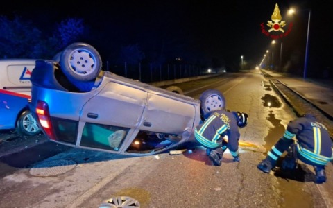 Schianto tra auto e furgone a Villimpenta: ferito un giovane di 31 anni